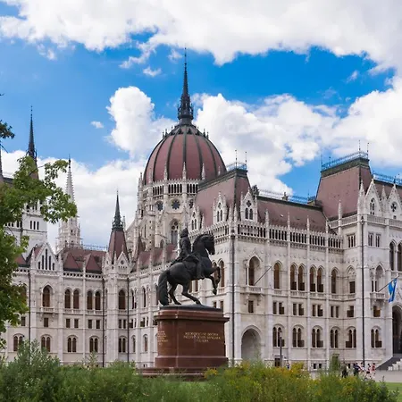 Sesame Wide * Budapest